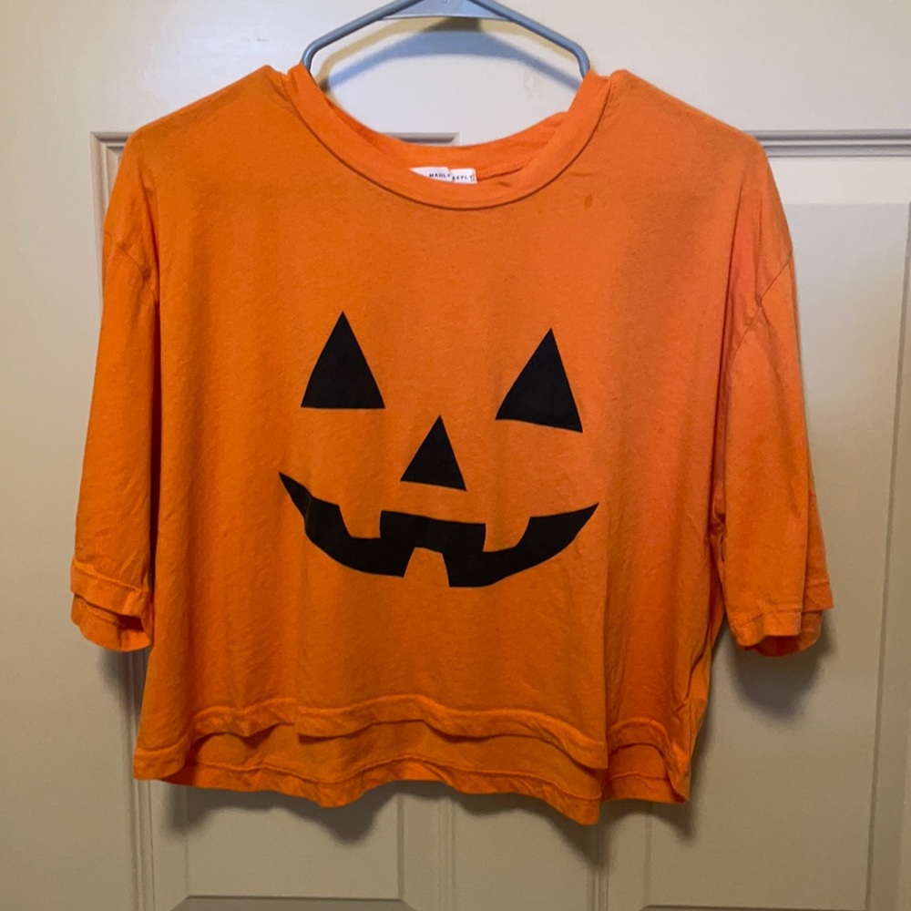 Cropped Pumpkin T-Shirt